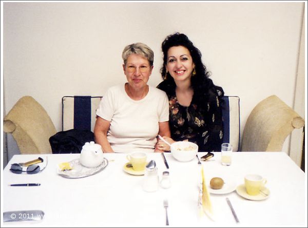 Gülay Princess with Barbara Frischmuth in Dom Hotel, Minoritensaal (2003)