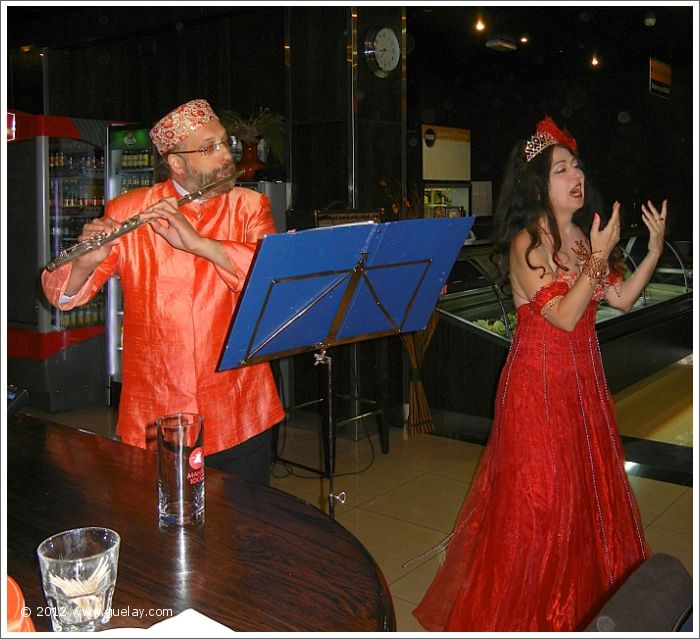 Gülay Princess and Josef while concert
