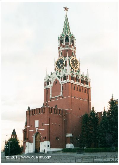 Kremlin's Spasskaya Tower in Moscow (2001)