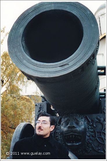Nariman Hodjati at the Tsar Cannon in Moscow (2001)