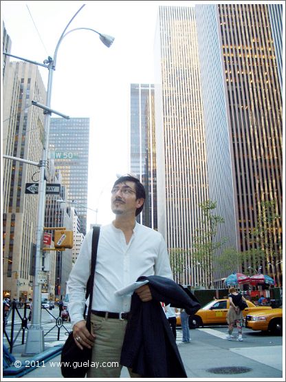 Nariman Hodjati walking in the 6th Avenue, New York (2005)