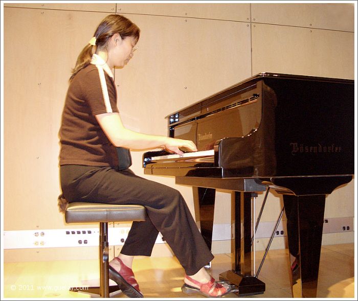 Feng-Chiu in New York at Austrian Cultural Forum (2005)