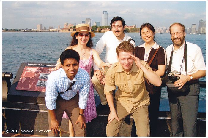 Gülay Princess & The Ensemble Aras in front of Manhattan, New York (2005)