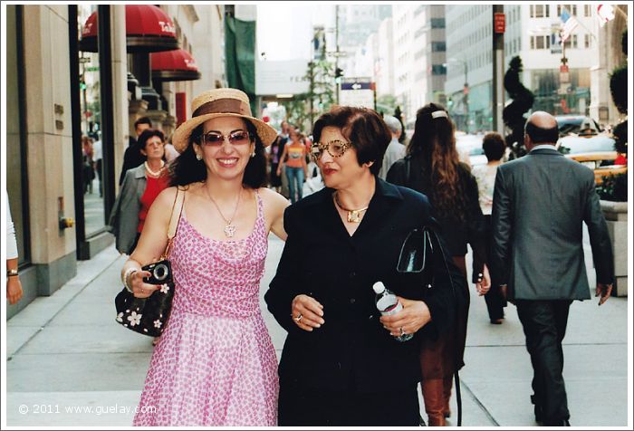 Gülay Princess and JoAnna Steffan in 5th Avenue, Manhattan, New York (2005)