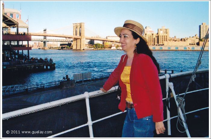 Gülay Princess at Brooklyn Bridge, New York (2005)