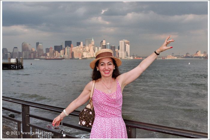 Gülay Princess in front of Manhattan, New York (2005)