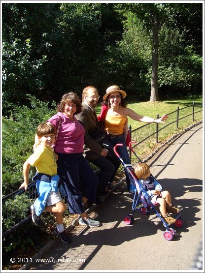 Rene Rogers, Gülay Princess and Josef Olt in Central Park, New York (2005)