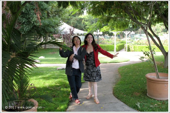 Gülay Princess and Ting Feng-Chiu in our accomodation, Arcadia, California (2006)