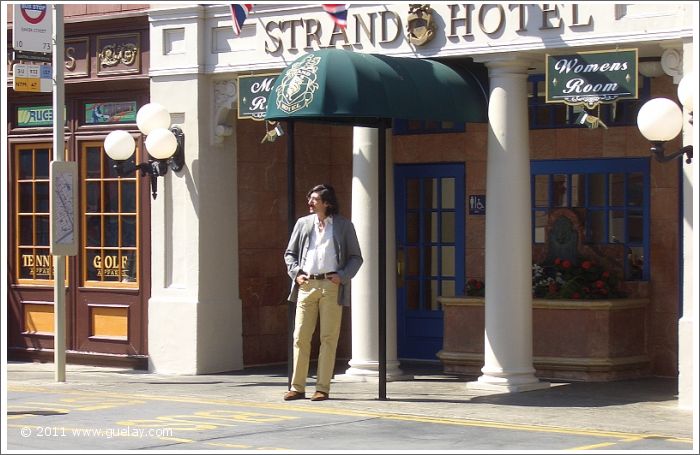 Nariman Hodjati in Universal Studios, Hollywood, California (2006)