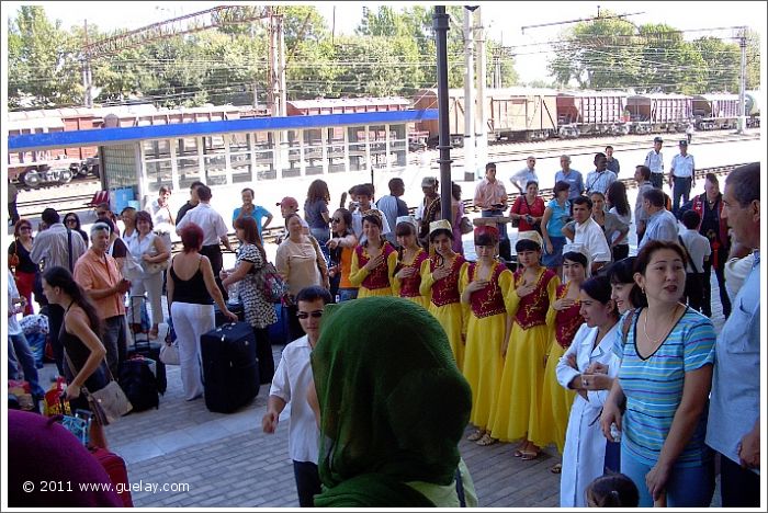 farewell ceremony at Samarkand's railway station