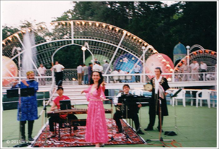 Gülay Princess & The Ensemble Aras performing at Sharq Taronalari Music Festival (1999)