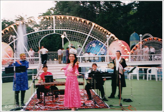 Gülay Princess & The Ensemble Aras performing at Sharq Taronalari Music Festival (1999)