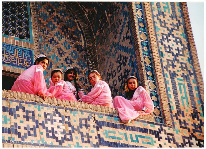 girls from Samarkand at Sharq Taronalari Music Festival (1999)