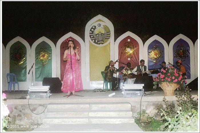 Gülay Princess & The Ensemble Aras at Sharq Taronalari Music Festival, Samarkand (2003)