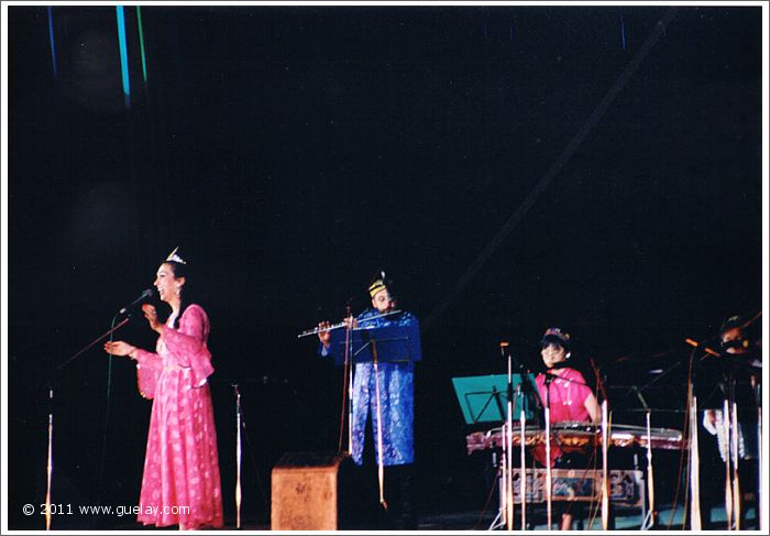 Gülay Princess performing at Sharq Taronalari Music Festival in Samarkand (1999)