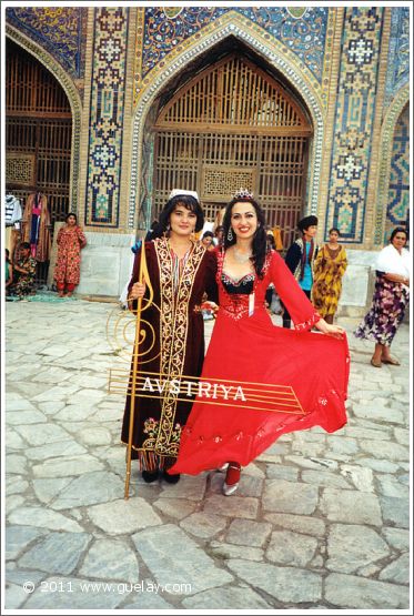 Gülay Princess with girl from Samarkand