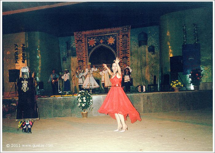 Gülay Princess at Sharq Taronalari Music Festival in Samarkand (2003)