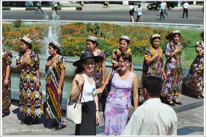 Gülay Princess with Dilbar Yuldasheva and girls from Samarkand (2003)