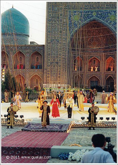 The Ensemble Aras, opening ceremony of the Sharq Taronalari music festival (1997)