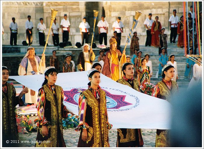 opening ceremony of the Sharq Taronalari music festival (1999)